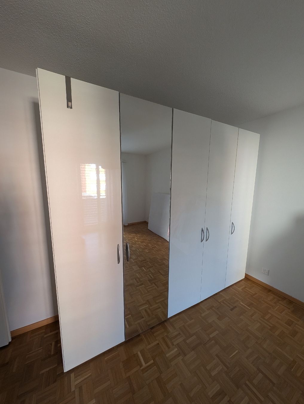 Armadi: Kleiderschrank (gratis, abzuholen) – Usato da Baar venduto da sar_zfx7