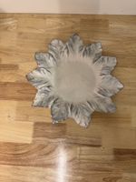 Dekorative Schale in Blütenform, silber/grau, ca. 30 cm