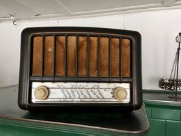 Functioning vintage radio 1950‘s