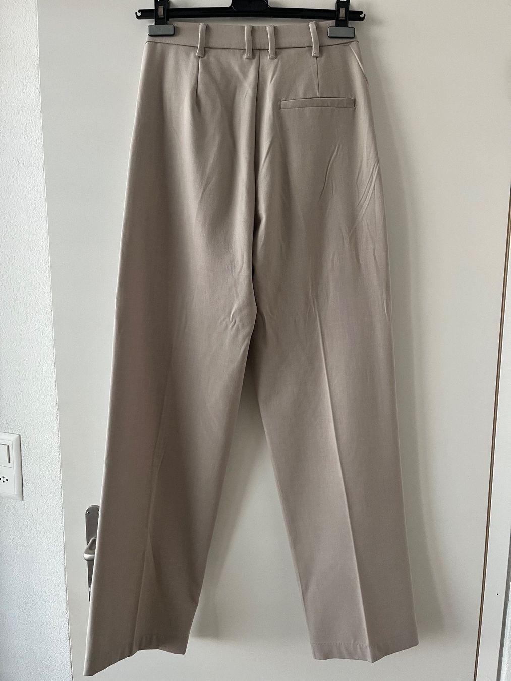 Pantaloni: Pantalon costume beige – Usato da Neuchâtel venduto da Ariane_vn00 3