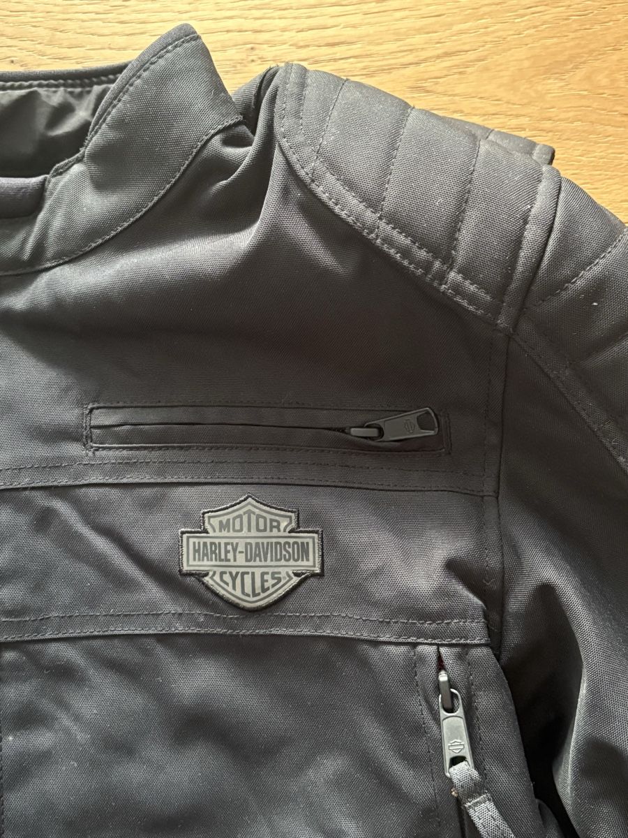 Harley-Davidson Vestes: Originale Harley-Davidson Motorrad-Textiljacke – Neuf (Voir description) à Pfaffhausen par placard 4