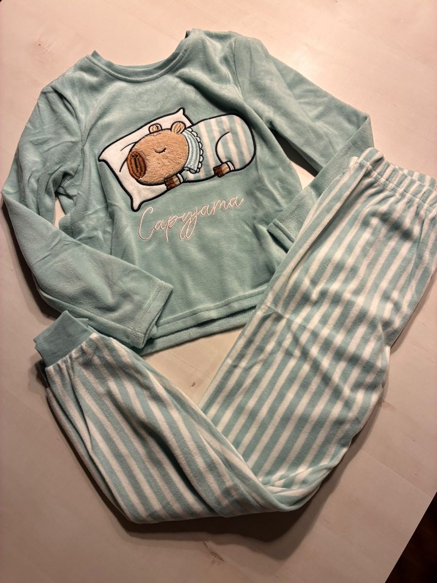 Pyjamas: warmes Capybara Pyjama Gr. 134, Neu – Neuf (Voir description) à Richterswil par duffi326464