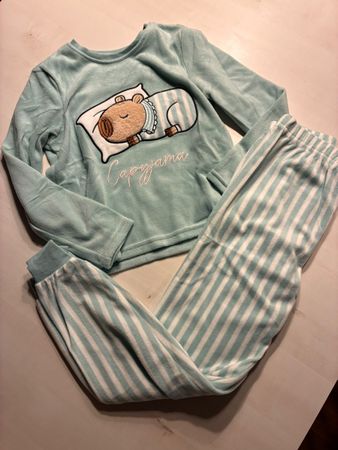 warmes Capybara Pyjama Gr. 134, Neu
