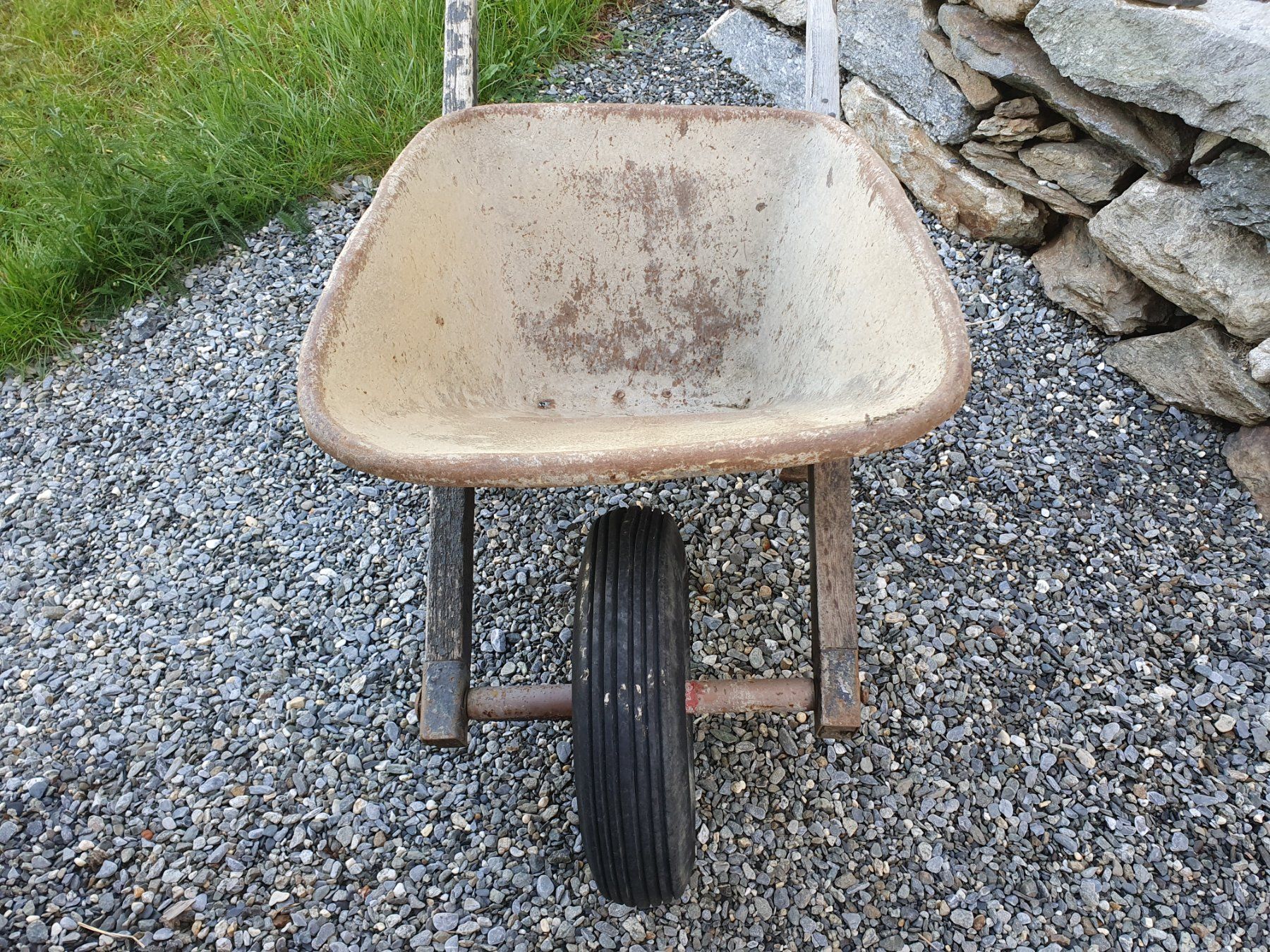 Schubkarren: Brouette vintage – Defekt aus Finhaut von sof_j2wn 1