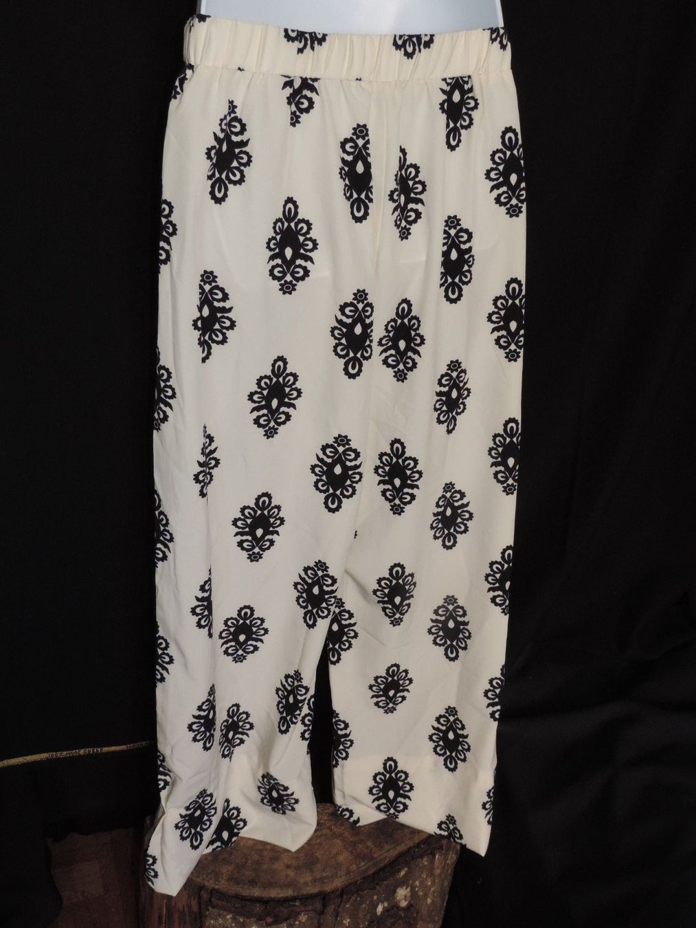 Pantalons: joli pantalon ample blanc motif oriental – D'occasion à Genève par Axelle333 7