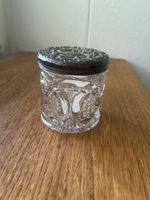 Antiker Glasbehälter mit floralem Deckel, um 1899