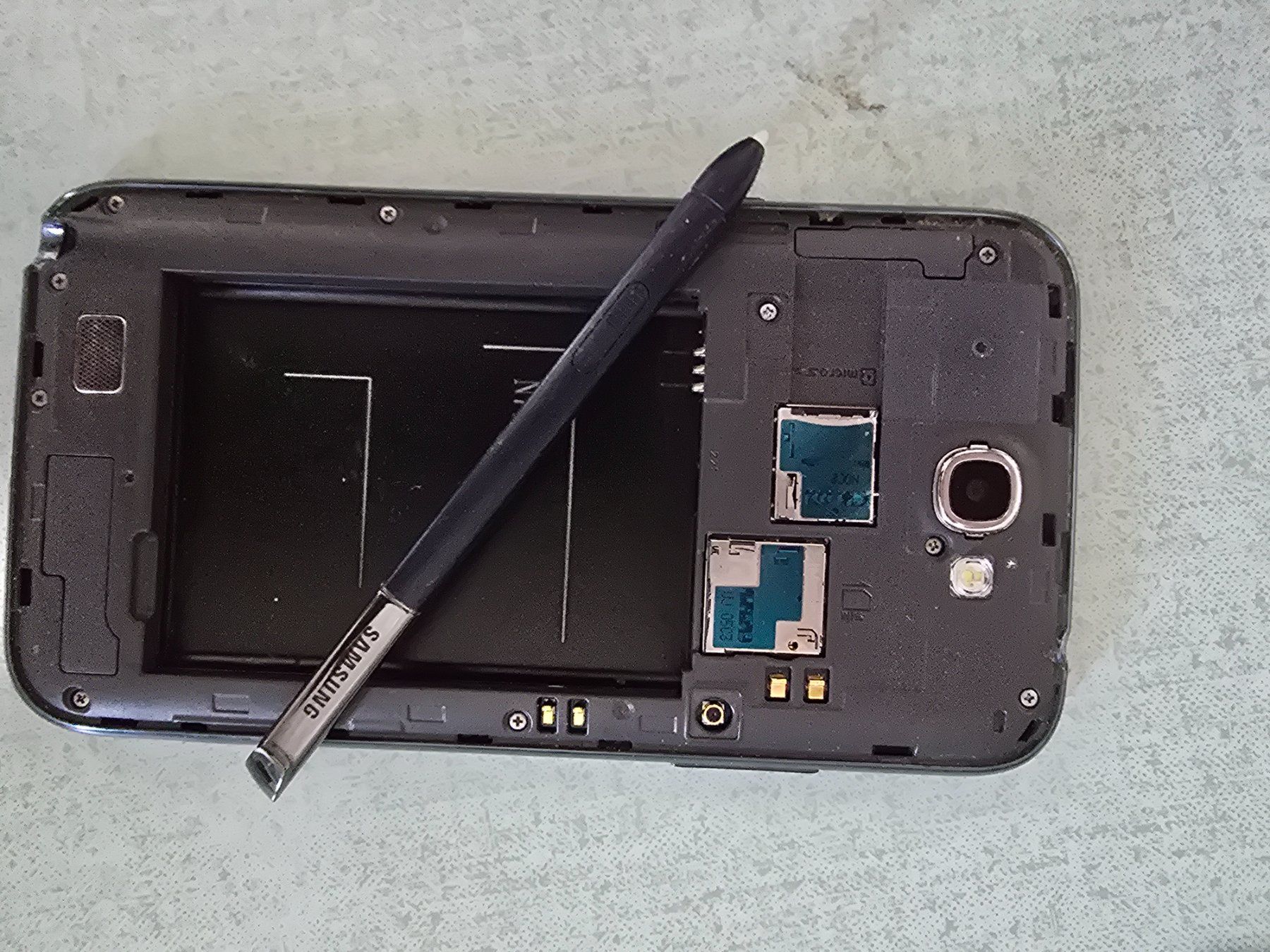 Samsung Portables: Smartphone Samsung Galaxy Note 2 N7100 – D'occasion à Satigny par Baazarbaron 2