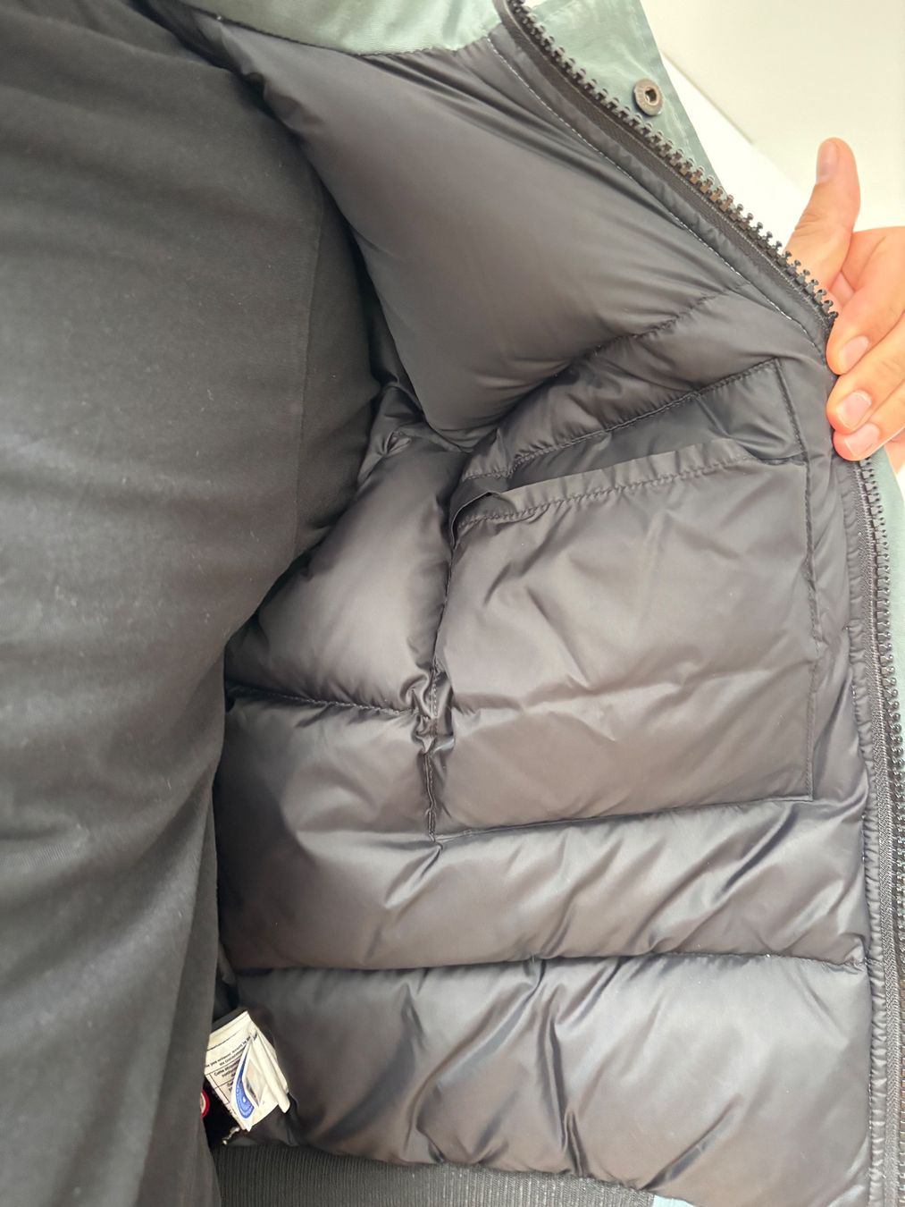 Canada Goose Giacche: Canada Goose Winterjacke mit Daunen – Usato da Winterthur venduto da D_Zel97 7