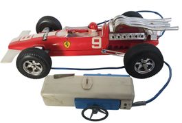 grosser, älterer Rennwagen