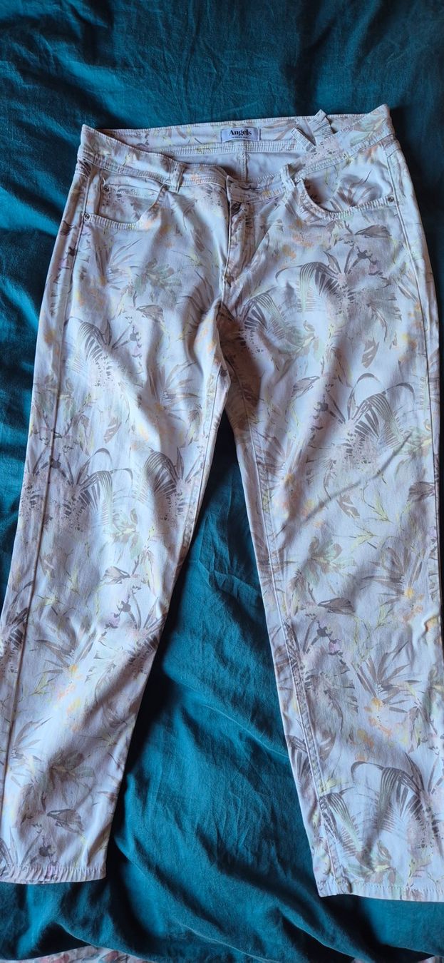 Angels Pantalons: Pantacourt 3/8 – D'occasion à Troistorrents par ell_6fws
