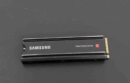 Samsung SSD with Heatsink 2T . M.2 NVMe, Like New Condition