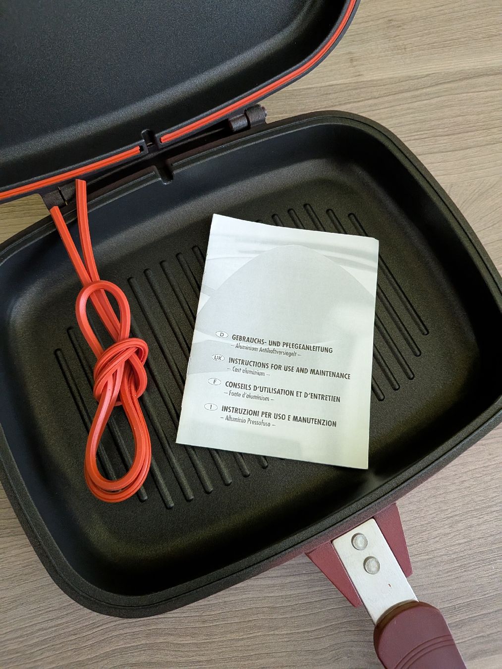 Poêles: NEU! Doppelpfanne 28 cm rot  – Neuf avec emballage d'origine à Basel par JJ.Elena 3