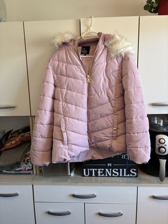 Daunenjacke mit Kaputze