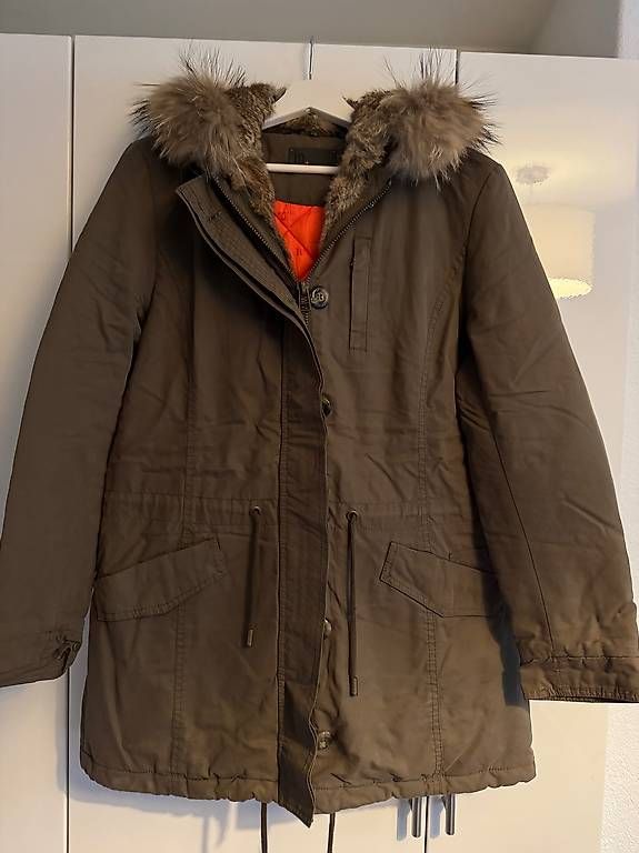 Vestes: Grüne Winterjacke mit Fell – D'occasion à Wädenswil par theresa_soph