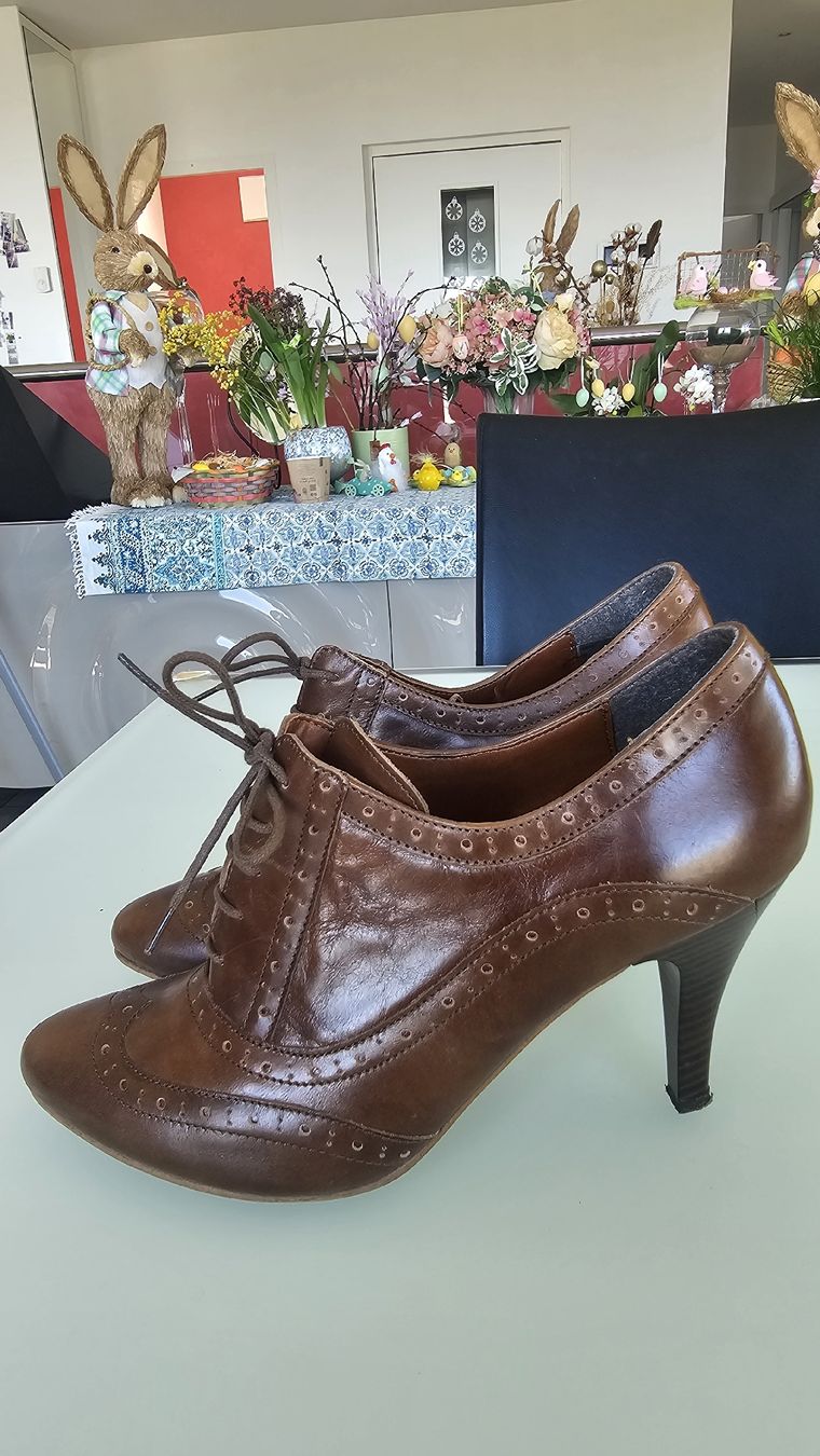 Scarpe da donna: Jolies chaussures en cuir véritable marron – Nuovo (secondo la descrizione) da Nax venduto da mojy