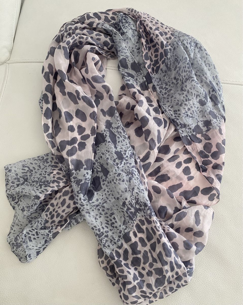 Foulard & Sciarpe: Grosse Seiden Schal 🌸 – Usato da Opfikon venduto da Luis144 2
