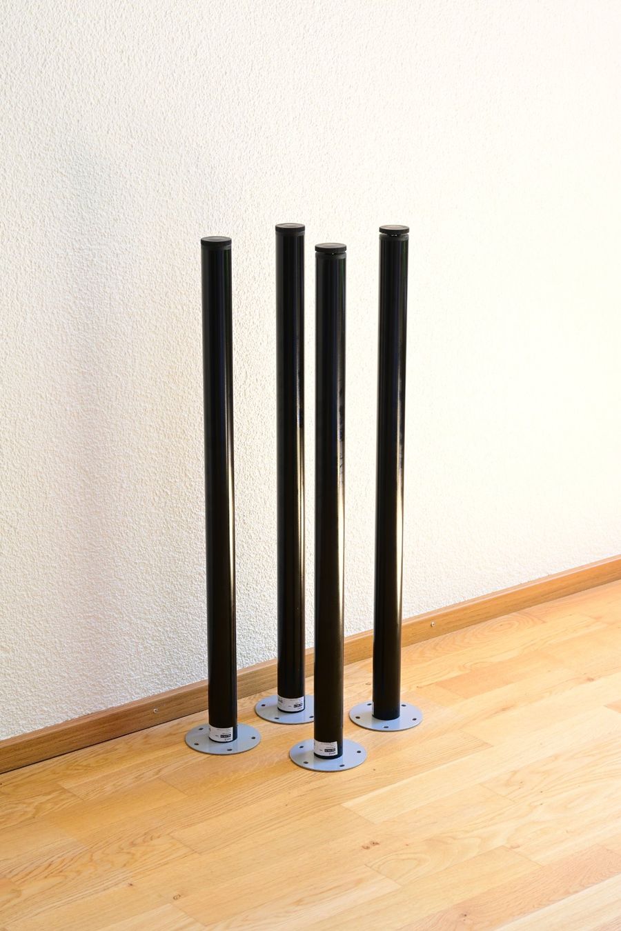 Ikea Altri mobili: 4 Stück IKEA Tischbeine ADILS | Schwarz – Usato da Scherz venduto da Neogeo5000 1