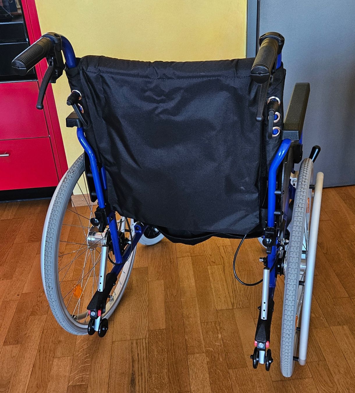 Rollstühle: Leichtgewichtrollstuhl Bison 2 blue – Gebraucht aus Zürich von HaPe09 3