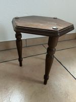 Kleiner Holzhocker sechseckig braun gebrauchter Zustand