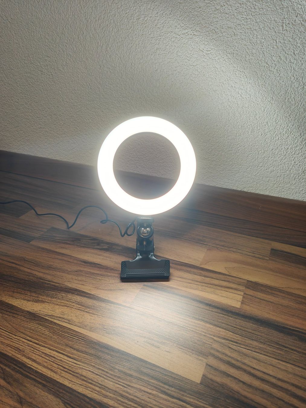 Lampen: Dimmbares Ringlicht mit Klemme & USB-Anschluss – Gebraucht aus Beinwil am See von stern_66 1
