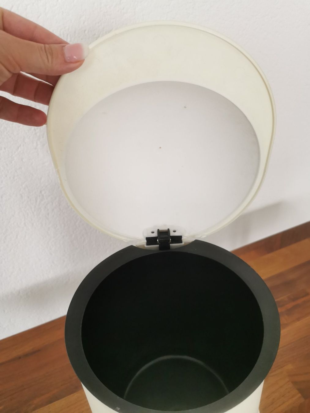 Cestini per rifiuti: Badezimmerkübel / Abfalleimer Badezimmer – Usato da Boniswil venduto da Totomat-Lady2 2