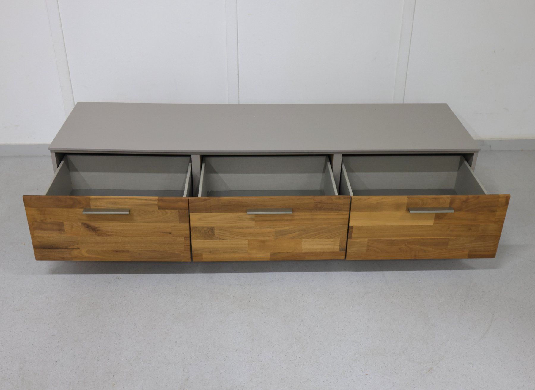 Mobili TV: TV-Lowboard aus Holz – Usato da Volketswil venduto da brockipfannenstil 1