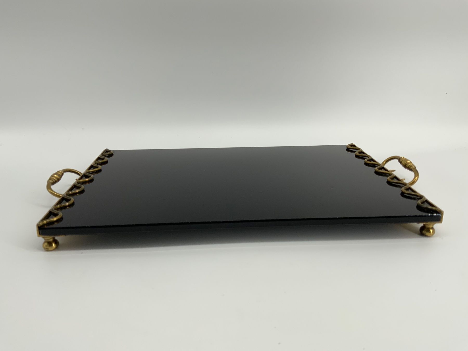 Servierplatten: Vintage Serviertablet schwarzes Glas mit Messing Halterung – Gebraucht aus Erlach von silvia3235 4