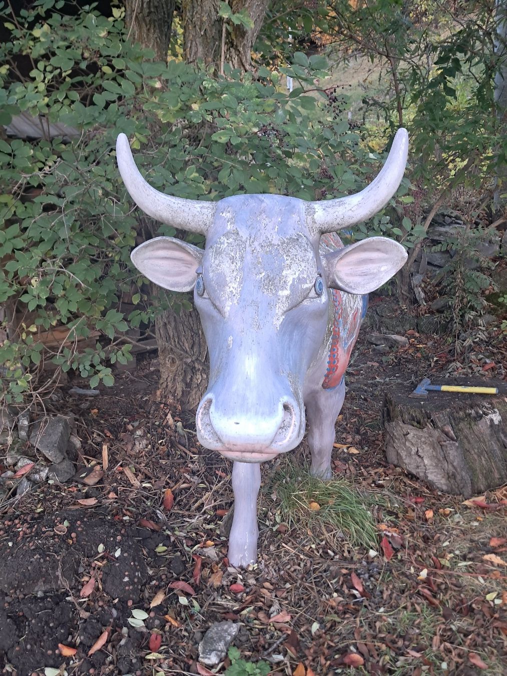 Skulpturen & Statuen: Kuh Figur aus Kunststoff für Garten oder Hof – Gebraucht aus Visp von ang_v6lb 1