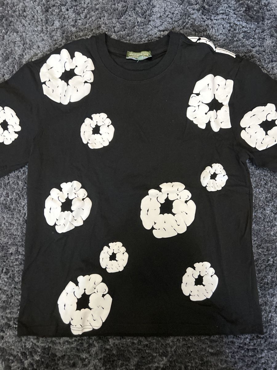 T-shirt: Tshirt mit Print grösse M – Nuovo (secondo la descrizione) da Zollikofen venduto da Metrooo