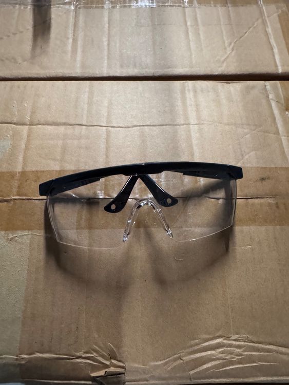 Schutzbrille Grossmenge. Karton mit 250 Stück (in 10er Pack) (Neu und