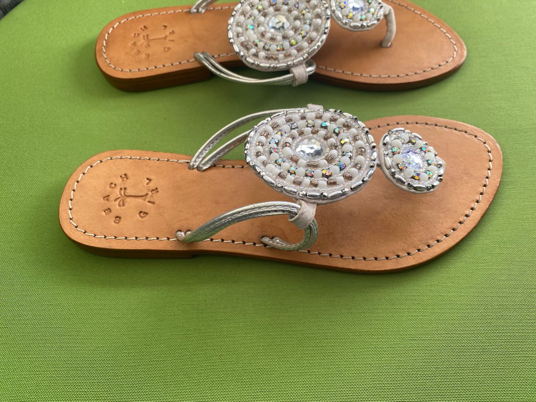 Chaussures femmes: SUMMERTIME - stylische/edle Flip-Flops mit Décor, silber, 38 – D'occasion à Winkel par ferrari2022