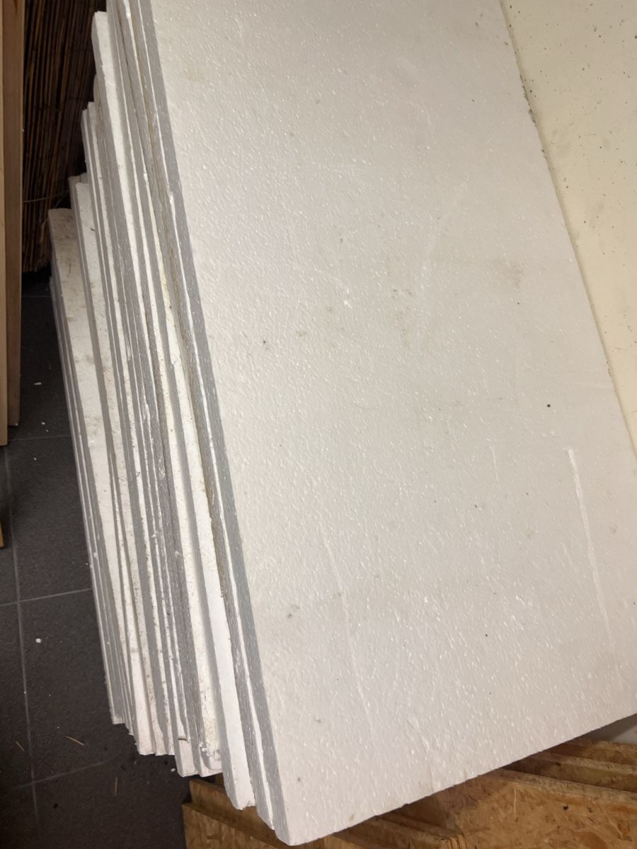 Bodenbeläge: Styroporplatten 50x100cm Dicke 3cm gebraucht – Gebraucht aus Hombrechtikon von mungibeddu