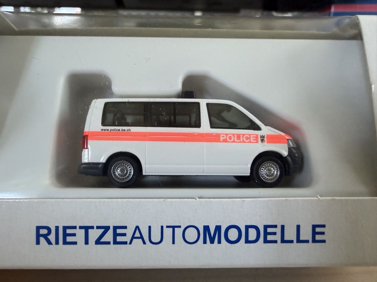 Rietze Modellautos: VW T5 Police Bern – Neu und originalverpackt aus Felben-Wellhausen von Mobil01