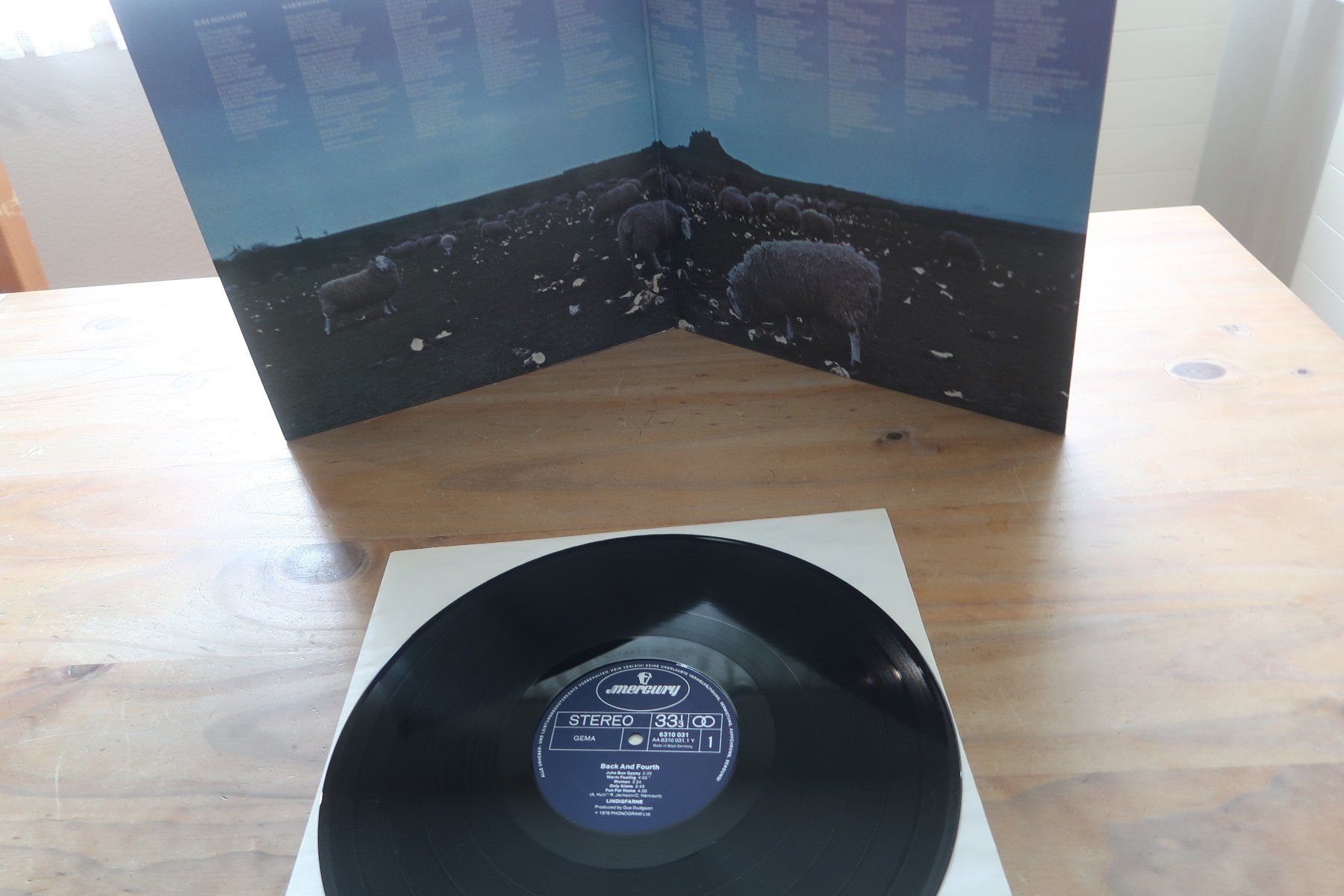 Dischi in vinile: LINDISFARNE - BACK AND FOURTH - VINYL LP – Usato da Basel venduto da Patiscat 4