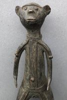 grosse alte massive weibliche Benin Bronze Figur Höhe 23 cm