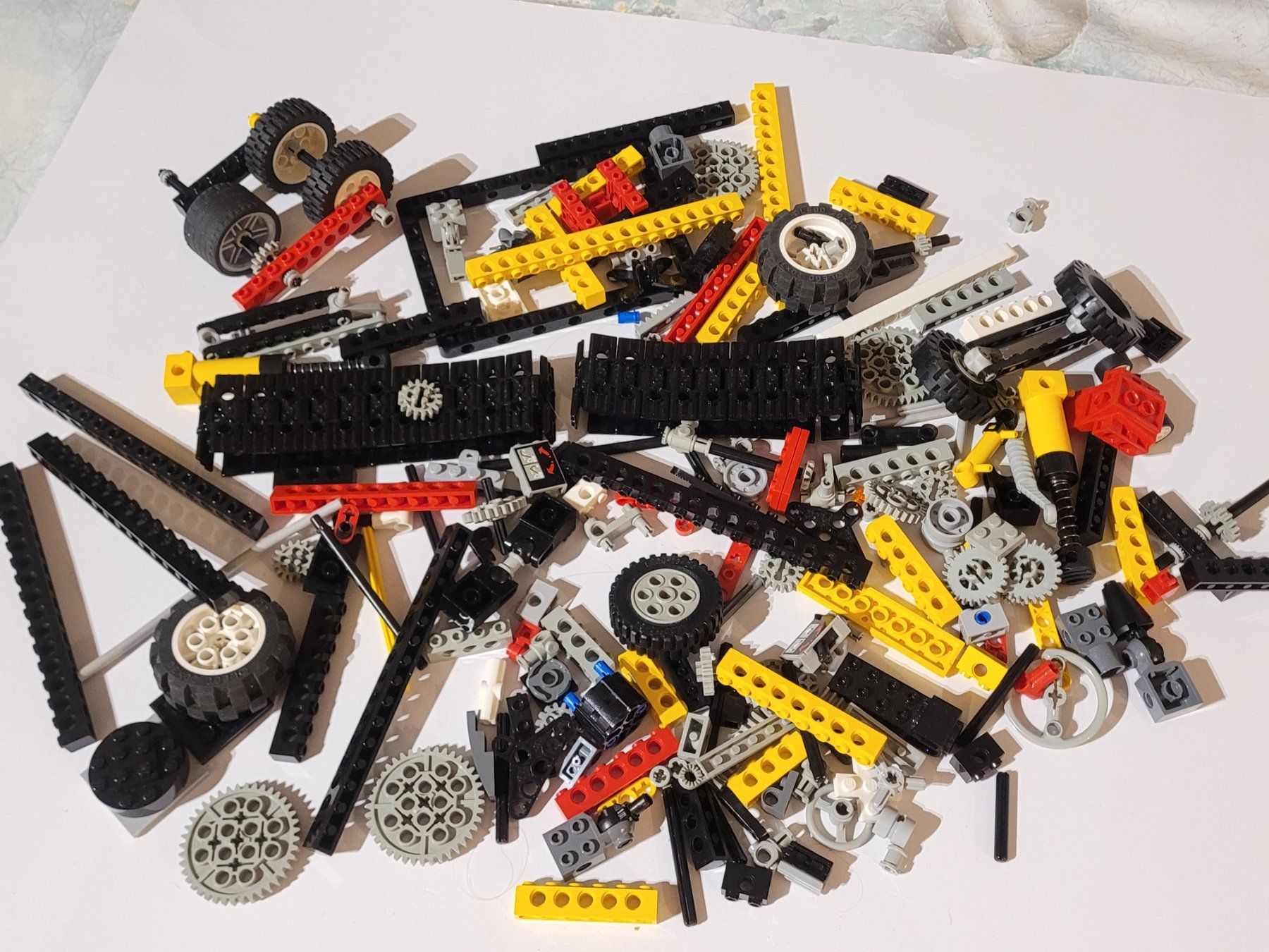 Lego Baukästen: Lot de pièces Lego Technic – Gebraucht aus La Tour-de-Peilz von estelle69 3