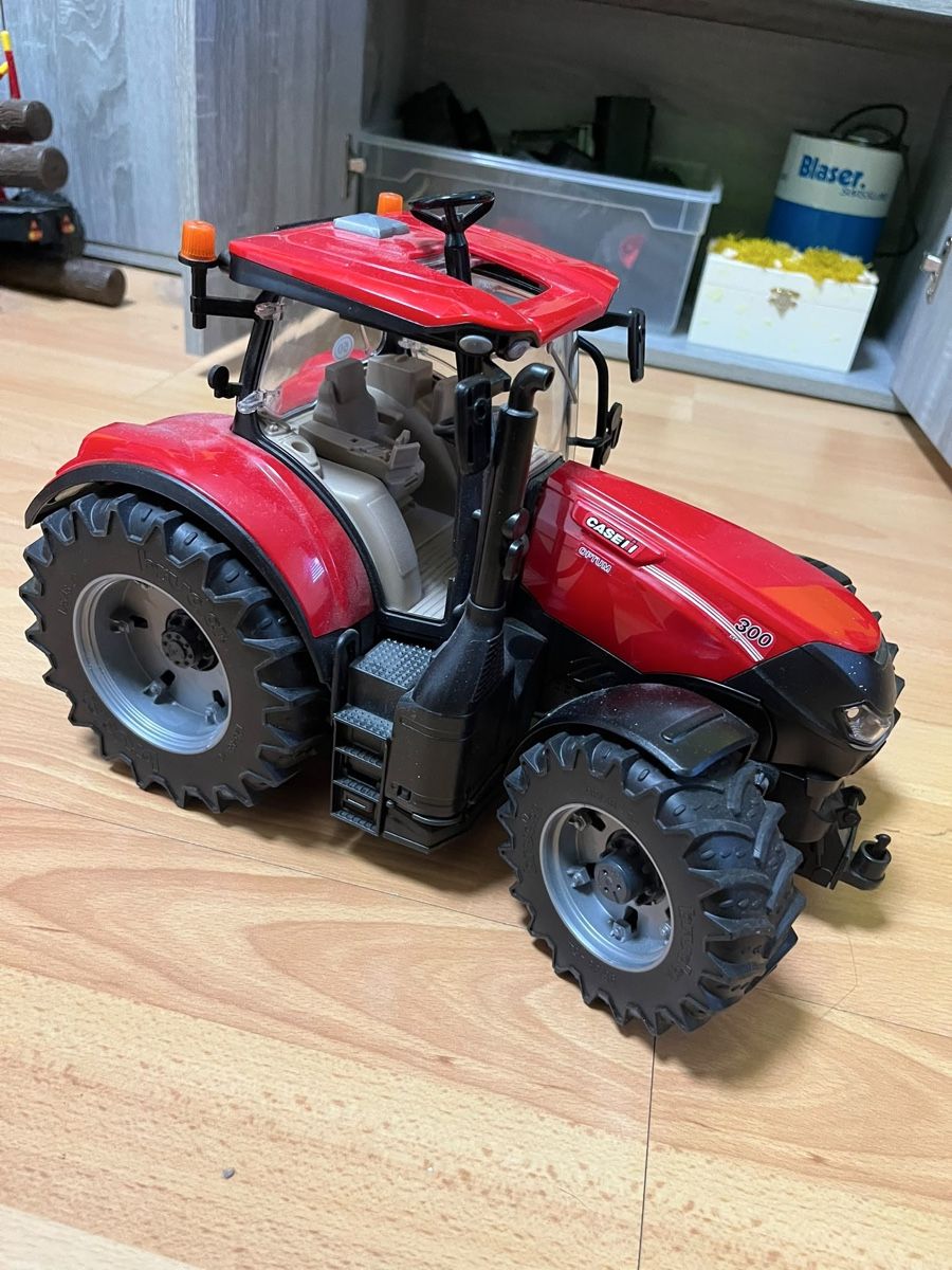 Bruder Jouets: Bruder Traktor Case Optum 300 – D'occasion à Birrwil par Kiramau1974