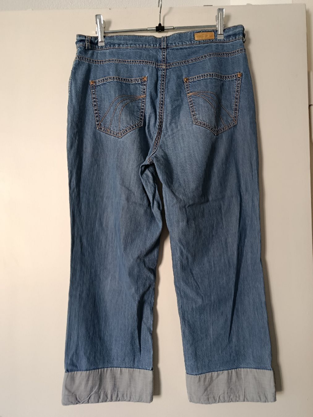 Jeans: Leichte 7/8 Jeans Gr. 40 – Usato da Basel venduto da Clay66 1