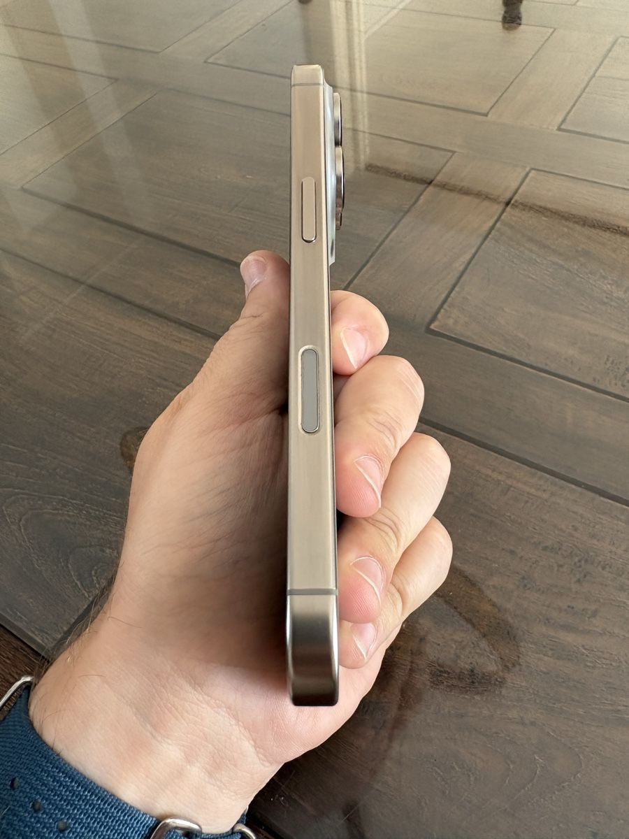 Apple Telefoni cellulari / Smartphones: iPhone 16 pro 128GB - natural titanium – Nuovo (secondo la descrizione) da Le Sentier venduto da Hadorn_11 1