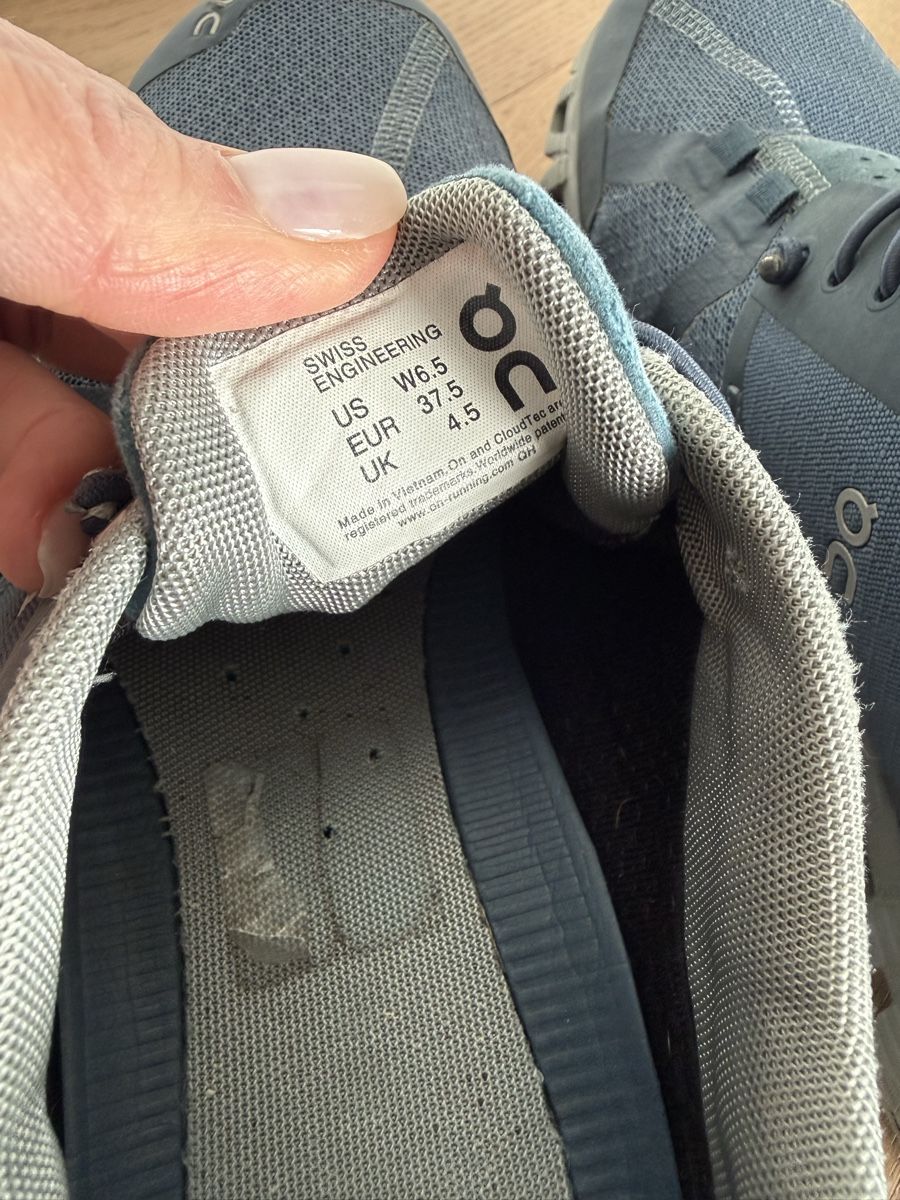 On Chaussures hommes: On Cloud Waterproof Laufschuhe Gr. 37.5 – D'occasion à Ottenbach par Suni_82 3
