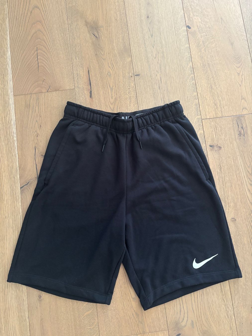 Nike Pantalons: Nike Dri-Fit Shorts Schwarz – D'occasion à Trübbach par Nico.Broder