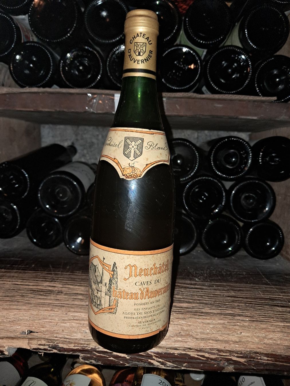 Vino: Neuchâtel Caves du Château d'Auvernier 1986 – Nuovo e nell'imballaggio originale da Le locle venduto da juliensaran