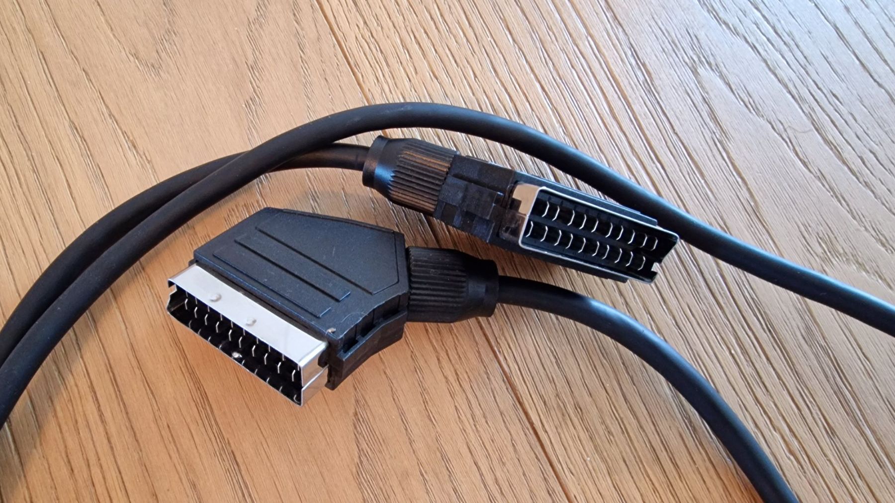 Cavi: SCART Kabel - Schwarz - 1.5 m – Usato da Murten venduto da Cheri23