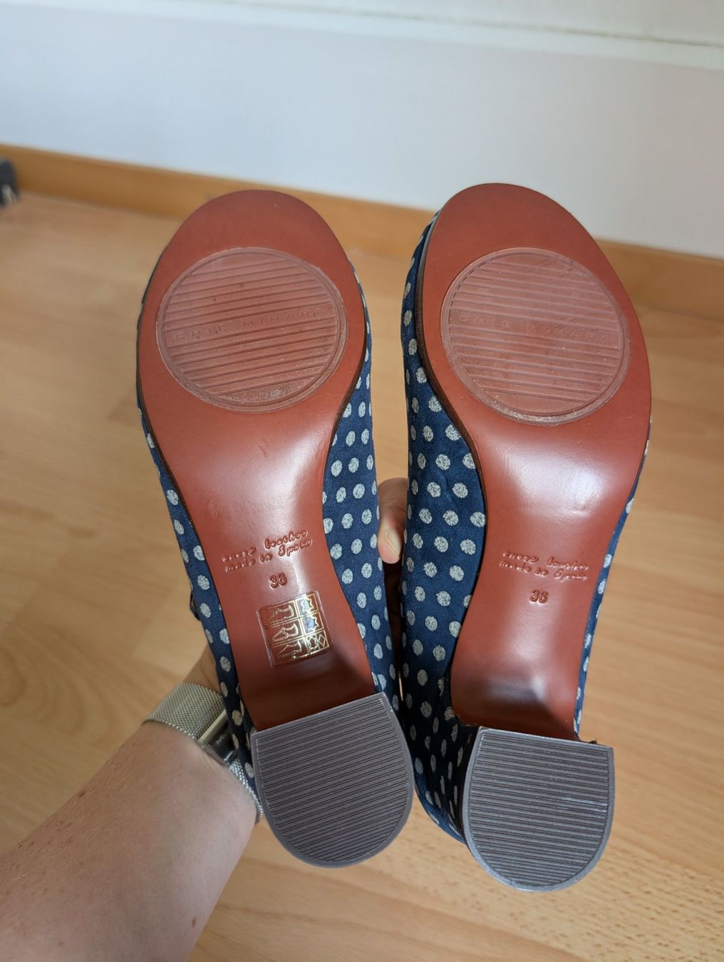 Chie Mihara Scarpe da donna: Chie Mihara 36 Polka Dot neuwertig – Usato da Luzern venduto da lal_8z2w 4