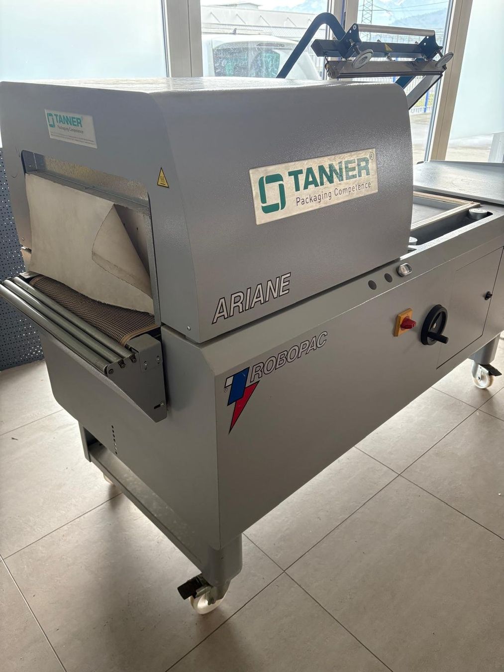 Tutte le macchine: Tanner Schrumpffolienverpackungsmaschine – Usato da Stein AR venduto da Bienli4