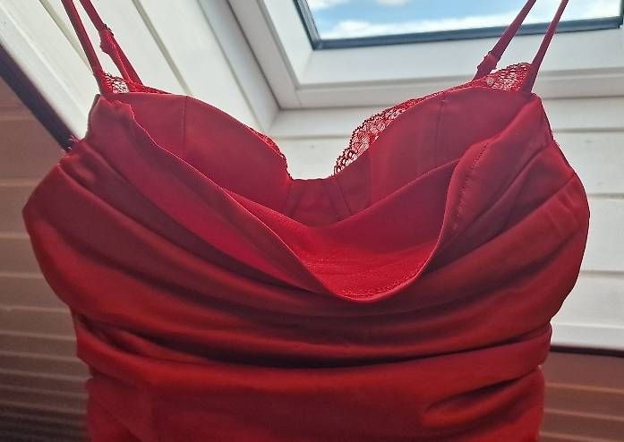 Vestiti: Rotes Kleid  – Usato da Riehen venduto da Joloe 1