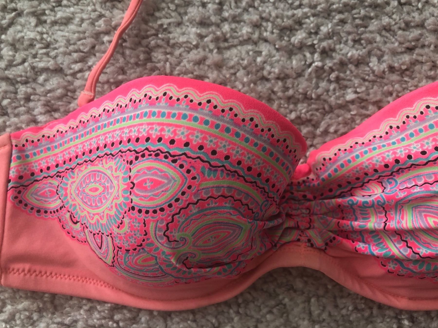 Badekleider & Bikinis: Victoria Secret Bikini-Oberteil, Gr. 32D – Gebraucht aus Klingnau von Tiara2023 1