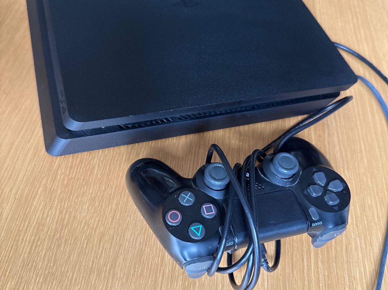 Sony Console: Sony PlayStation 4 Slim PS4 500GB mit Kontroller – Usato da Schaffhausen venduto da jplunkett 1