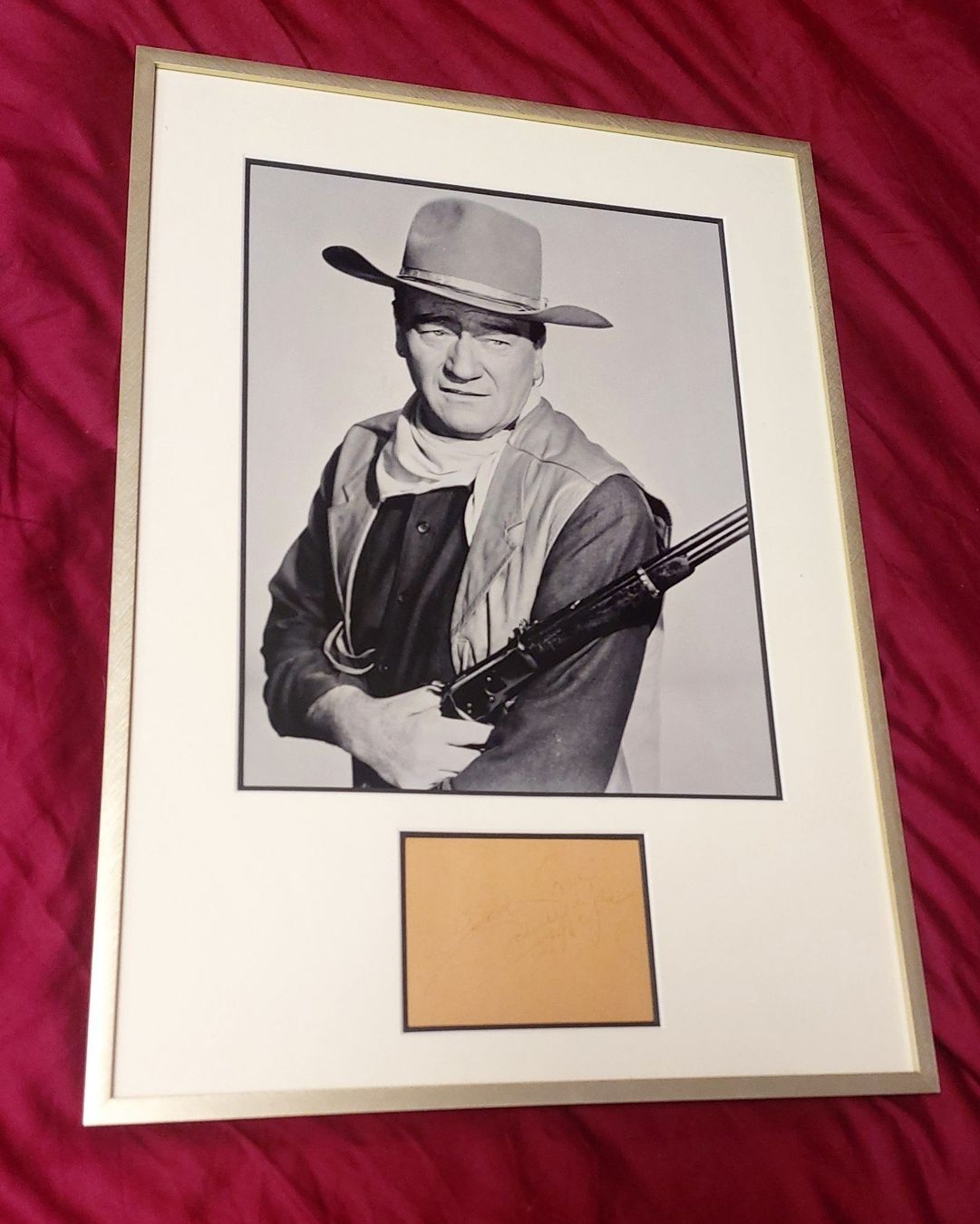 Autografi: JOHN WAYNE - handsigniert & eingerahmt (39 x 55cm) mit COA – Usato da Stallikon venduto da Hollywood7