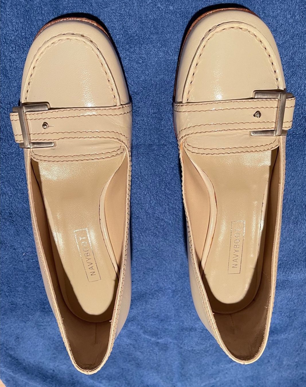 Navyboot Damenschuhe: Navyboot Pumps, Lackleder cremiger weiss, Gr. 371/2 – Gebraucht aus Kriens von Angie88